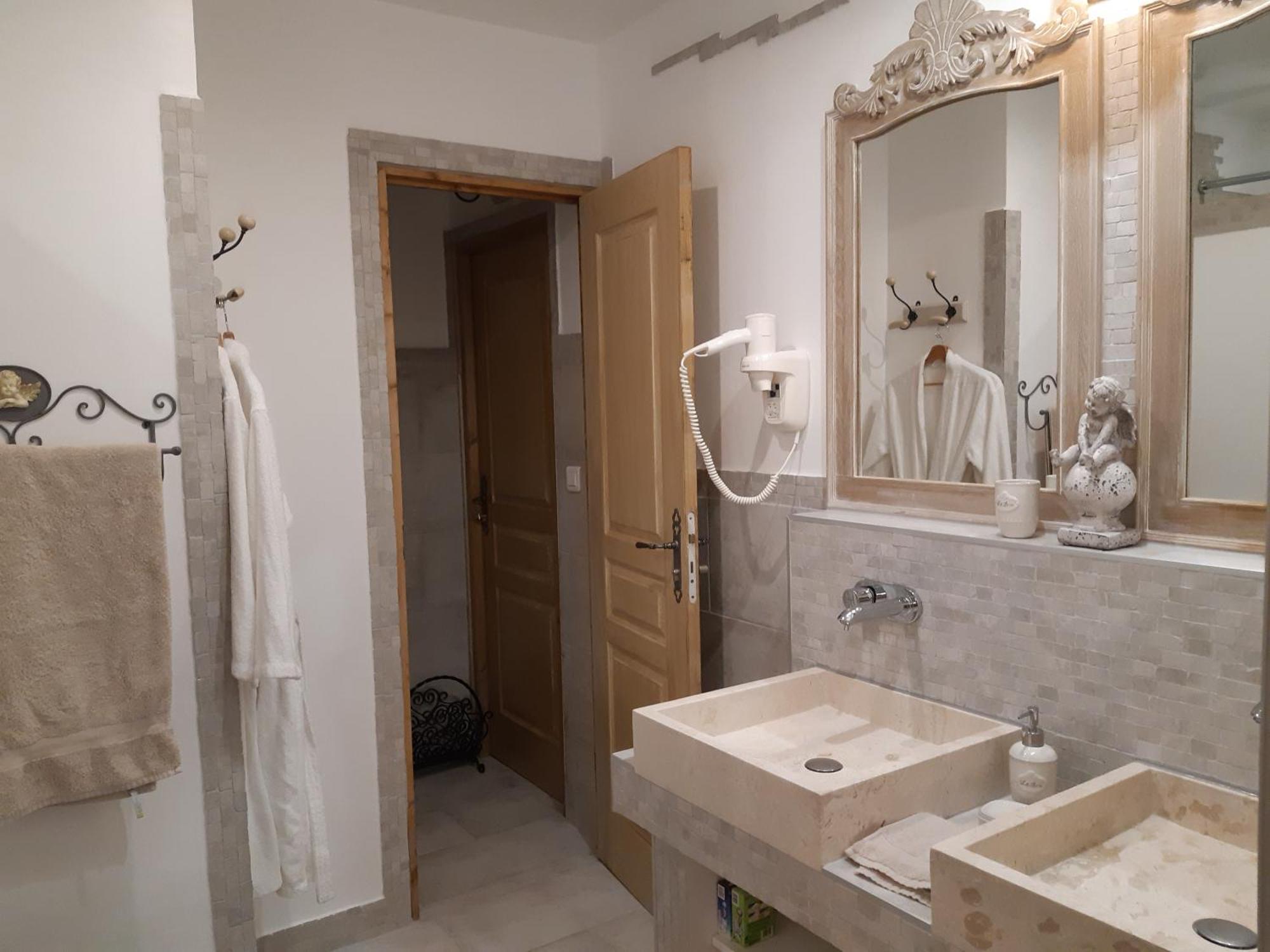 Chambres D'Hotes- Piscine, Spa, Tennis Belcodene ภายนอก รูปภาพ